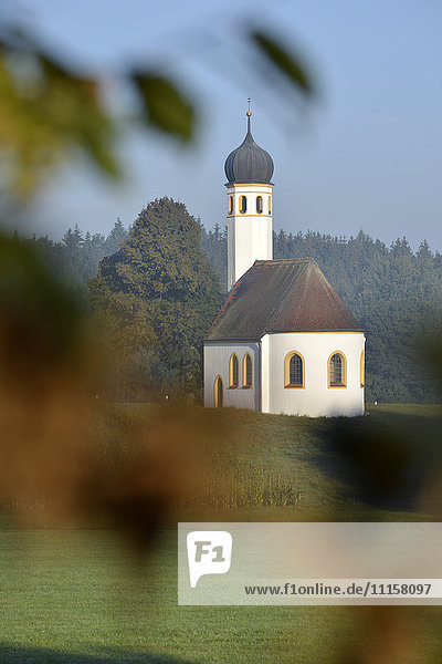 Deutschland  Bayern  Moorenweis  Kapelle St. Margareth in Weißenzell