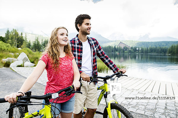 Young couple doing a bicycle trip