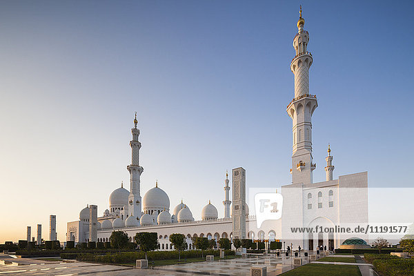 UAE  Abu Dhabi  Sheikh Zayed bin Sultan Mosque  exterior