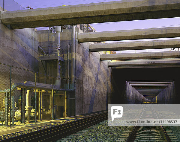 Eisenbahnschienen im Tunnel
