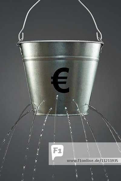 Undichter Euro-Eimer