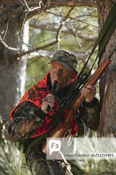 Rifle Hunter Big Game Hunter Calling With Grunt Tube Call