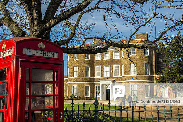 William-Morris-Galerie und rote Telefonzelle  Walthamstow; London  England