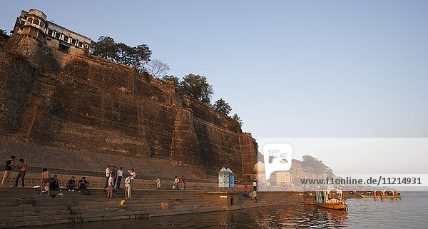View of Ahilya Fort  hindu temples and ghats on the Namada River  Meheshwar  India