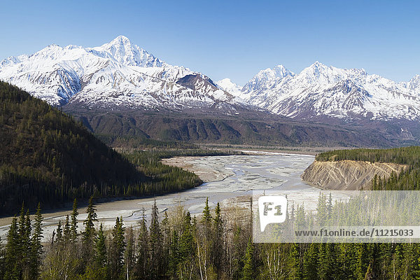 Ansicht des Matnuska River Valley vom Glenn Highway außerhalb von Palmer  in der Nähe des Matanuska-Gletschers  Süd-Zentral-Alaska im Frühling; Alaska  Vereinigte Staaten von Amerika'.