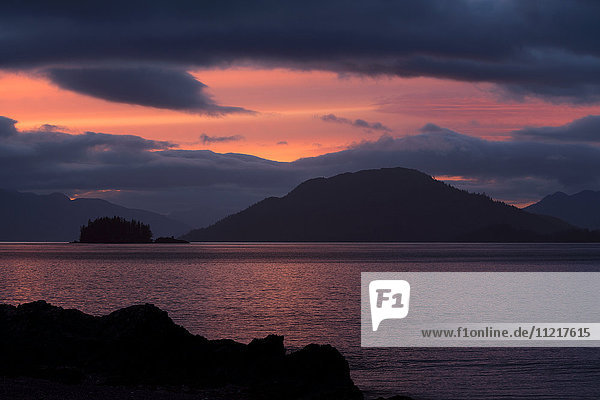 Sonnenuntergang über dem Pazifischen Ozean; Haida Gwaii  British Columbia  Kanada'.
