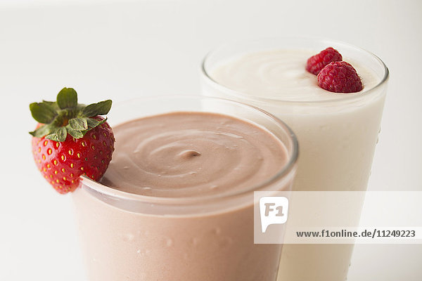 Raspberry and vanilla smoothies decorated with strawberries