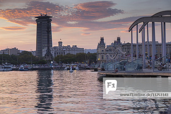 Port Vell bei Sonnenuntergang  Barcelona  Katalonien  Spanien  Europa