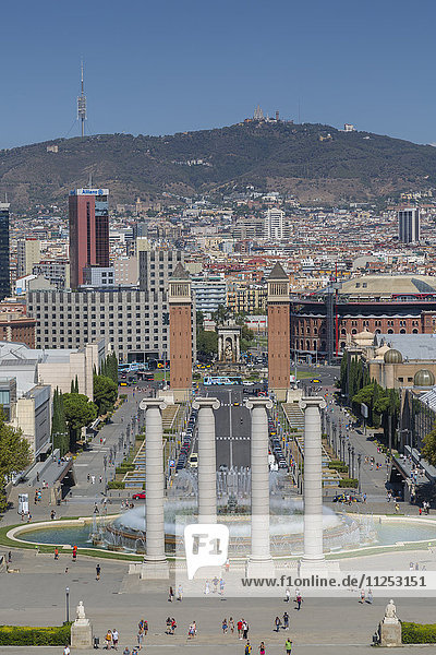 Blick von der magischen Fontäne und dem Palast von Montjuic  Barcelona  Katalonien  Spanien  Europa