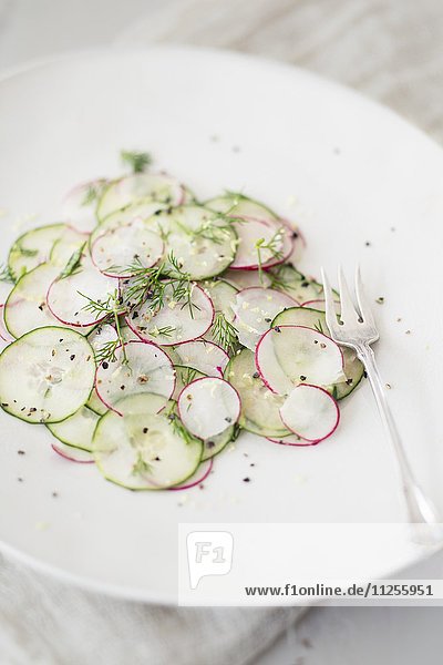 Cucumber & radish salad with dill (detox)