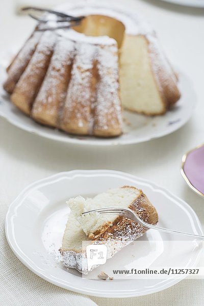 Bundt Cake (Gugelhupf) mit Vanille und Puderzucker