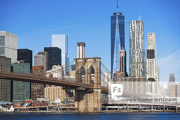 USA  New York State  New York City  Manhattan  Stadtpanorama mit Brooklyn Bridge