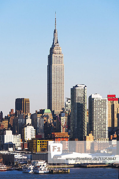 USA  New York State  New York City  Stadtbild mit Empire State Building und Hudson River