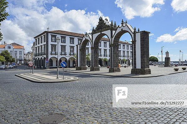 Portugal  Azoren  Sao Miguel  Ponta Delgada Stadttor