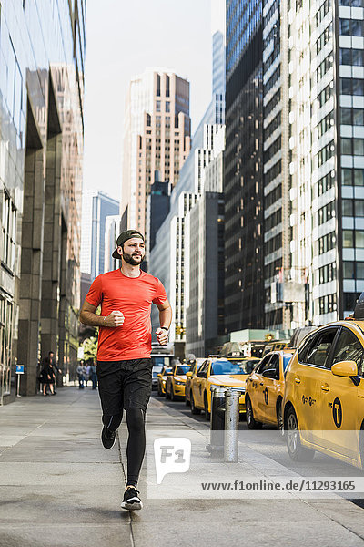 USA  New York City  man running in Manhattan