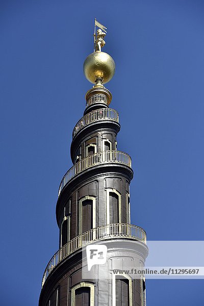 Korkenzieherförmiger Turm der evangelisch-lutherischen Erlöserkirche  Vor Frelsers Kirke  Kopenhagen  Dänemark  Europa