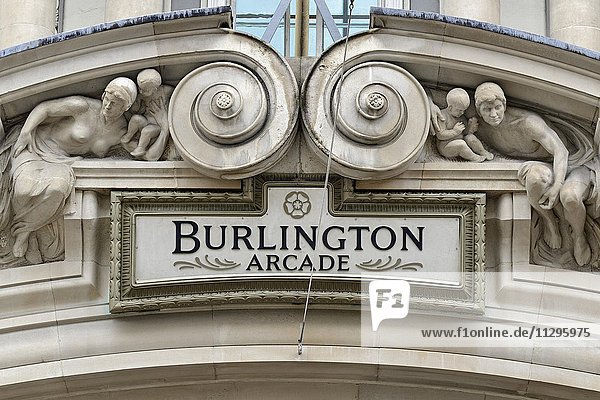 Eingang zur Burlington Arcade  luxuriöse Einkaufspassage  Piccadilly  London  Großbritannien  Europa