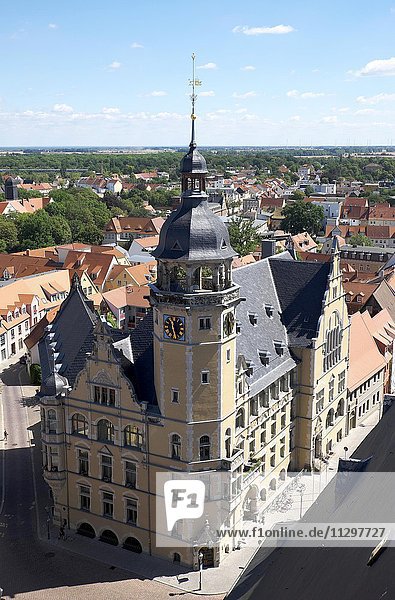 Stadtansicht mit Rathaus  Bachstadt Köthen  Sachsen-Anhalt  Deutschland  Europa