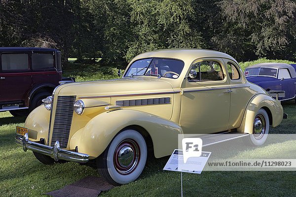 Buick Opera Coupé 40 Series von 1937  US-Oldtimer  Classic Days Schloss Dyck 2016  Jüchen  Niederrhein  Nordrhein-Westfalen  Deutschlnd