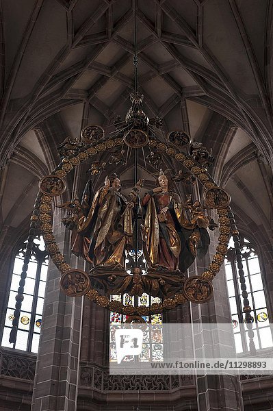 Englischer Gruß von Veit Stoß  Lorenzkirche  Nürnberg  Mittelfranken  Bayern  Deutschland  Europa