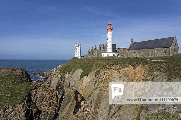 Pointe de St-Mathieu  Lighthouse with military tower and Abbey  Brittany  France  Europe