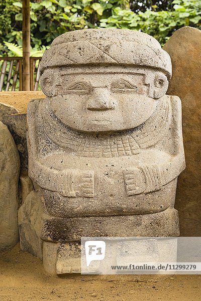 Präkolumbianische Grabskulpturen von San Agustin  Megalith  Alto de las Piedras  Parque Archeologico  San Agustin  Huila  Kolumbien  Südamerika