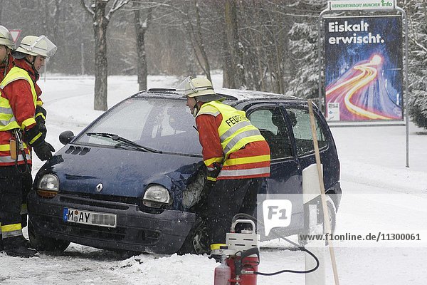 Firemen at traffic accident  wintery conditions  black ice  Unterhaching  Upper Bavaria  Bavaria  Germany  Europe