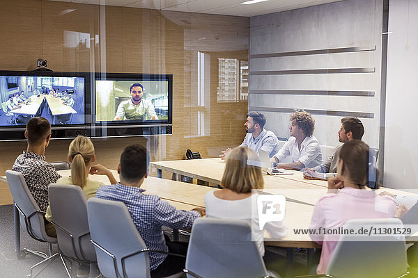 Geschäftsleute in einer Videokonferenz
