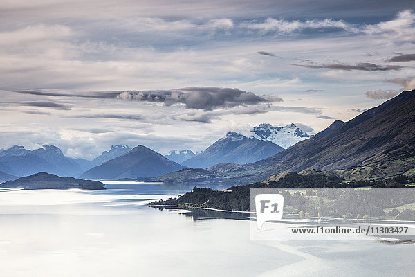 Blick auf See und Berge  Glenorchy  Südinsel Neuseeland