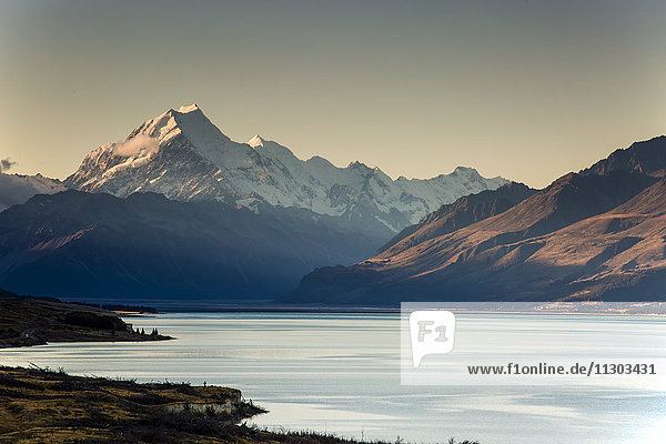 Blick auf den Lake Pukaki und Mount Cook Südinsel Neuseeland