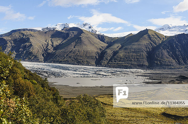 Glacier Skaftafellsjökull in the national park Vatnajökull in south Iceland.