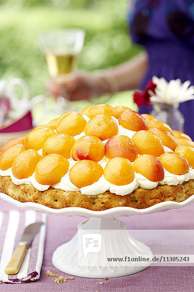 Cake with peaches