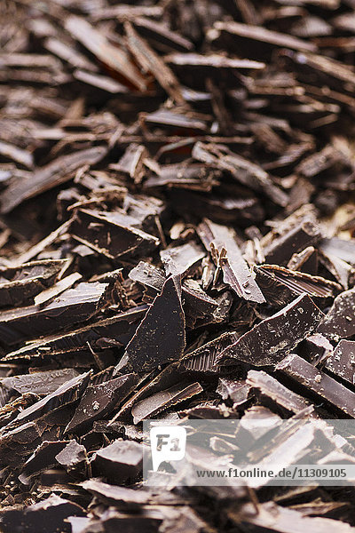 Stückchen dunkler Schokolade