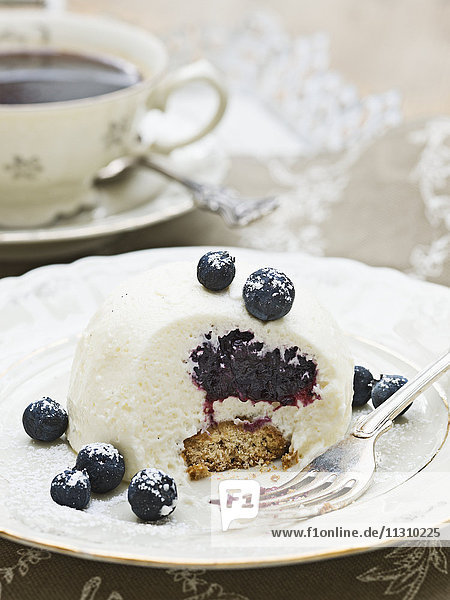 Cake with blueberries
