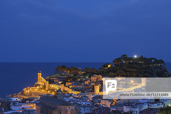 Spanien  Costa Brava  Tossa de Mar  Stadtbild bei Nacht
