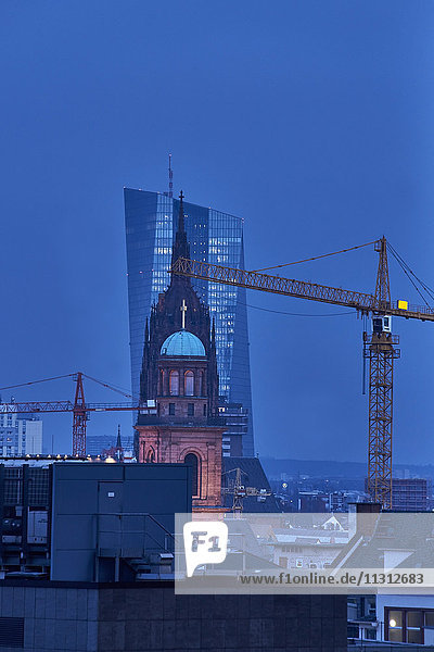 Deutschland  Frankfurt  Blick auf die Pauluskirche vor der Europäischen Zentralbank