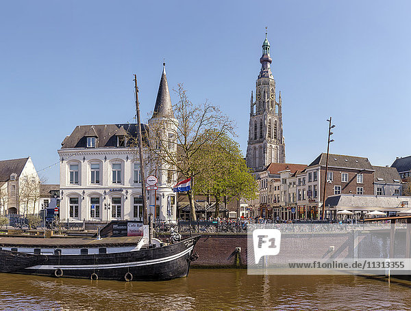The fish market and the bell tower of the Grote Kerk  river Nieuwe Mark