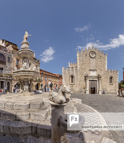 Piazza Duomo  Dom von Taormina