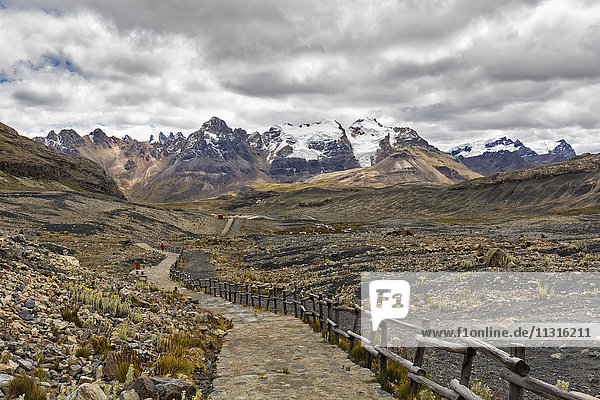 Peru  Andes  Cordillera Blanca  Huascaran National Park  Nevado Mururaju  hiking trail at Pastoruri glacier