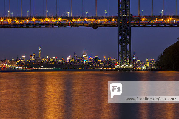 USA  New York  Manhattan  George Washington Bridge  Hudson river  span  cityscape  nightscape  skyline  dusk  water  landscape  urban