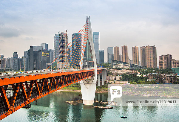 China  Chongqing City  Dajuyuan District Skyline  Qiansimen  Brücke über den Jialing Fluss