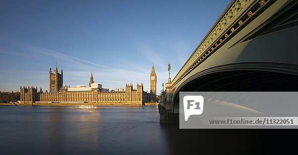 Großbritannien  London  Big Ben  Westminster Bridge und Palast von Westminster