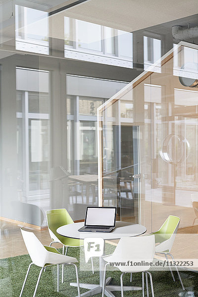 Moderne Büroeinrichtung