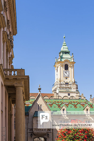 Slowakei  Bratislava  Blick auf die Fassade des Primatenpalastes und das alte Rathaus in der Altstadt