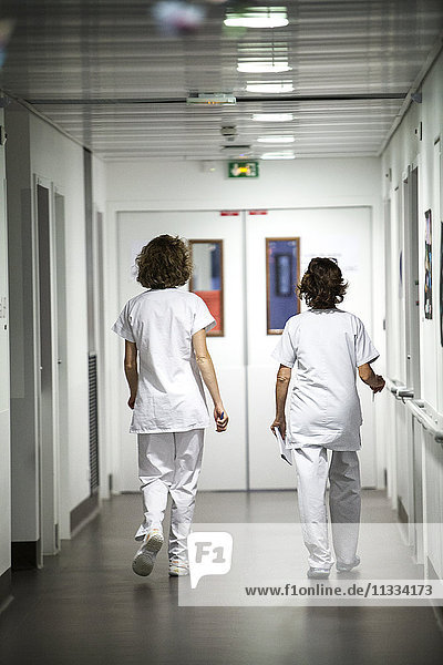 Reportage über die pädiatrische Abteilung eines Krankenhauses in Haute-Savoie  Frankreich. Krankenschwestern.