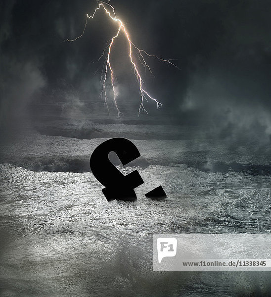 Pfundsymbol sinkt in stürmischer See