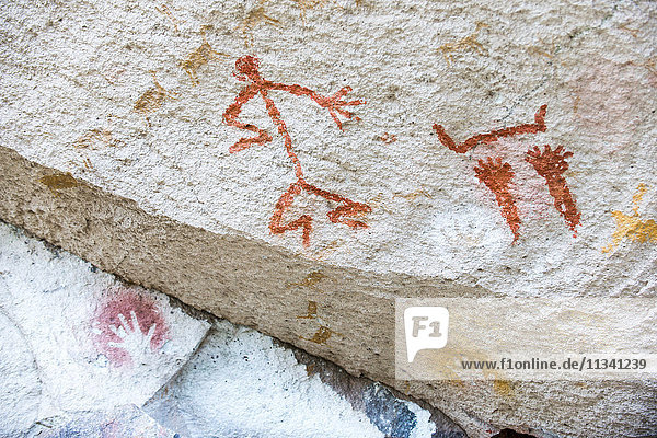 Eine Strichmännchen-Höhlenmalerei in der Cueva de las Mano (Höhle der Hände)  UNESCO-Weltkulturerbe  Patagonien  Argentinien  Südamerika