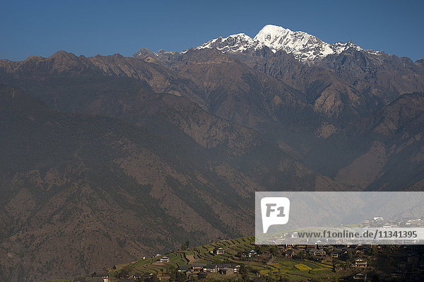 Barpak  die größte Siedlung auf der Manaslu-Rundwanderung  Nepal  Himalaya  Asien