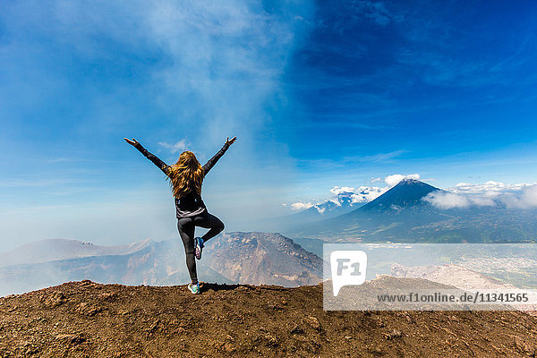 Auf dem Gipfel des aktiven Vulkans Pacaya  Guatemala  Mittelamerika