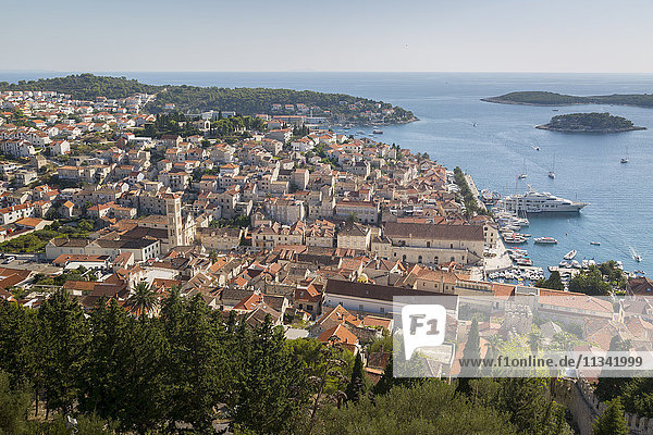 Blick über Hvar von der Spanischen Festung  Insel Hvar  Dalmatien  Kroatien  Europa